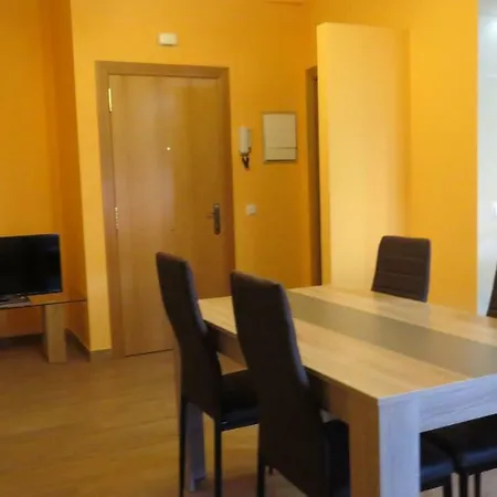 Apartament Esquirol * سولسونا
