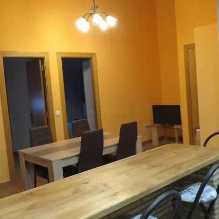 Apartament Esquirol شقة *